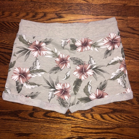 Woman’s Floral print grey lounge shorts size small - Picture 2 of 3